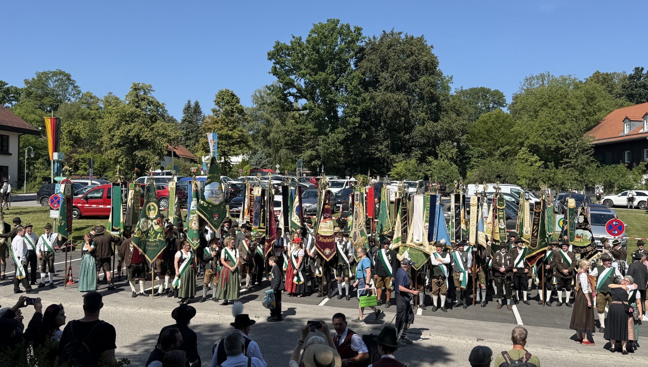 100 Jahre SG Immergrün Tutzing und Fahnenweihe
